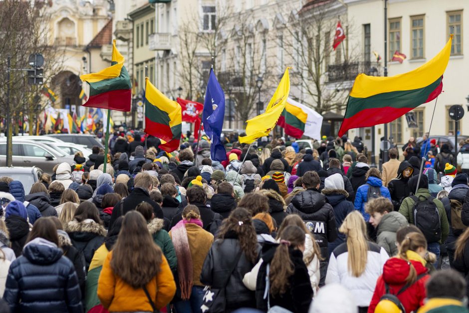 Lietuvos jaunimas Vasario 16-ąją mini eisenoje simboliniu valstybės keliu