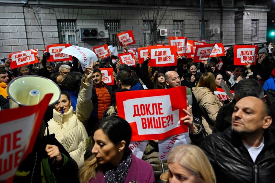 Serbijos opozicija ragina ES pradėti tarptautinį tyrimą dėl rinkimų pažeidimų 