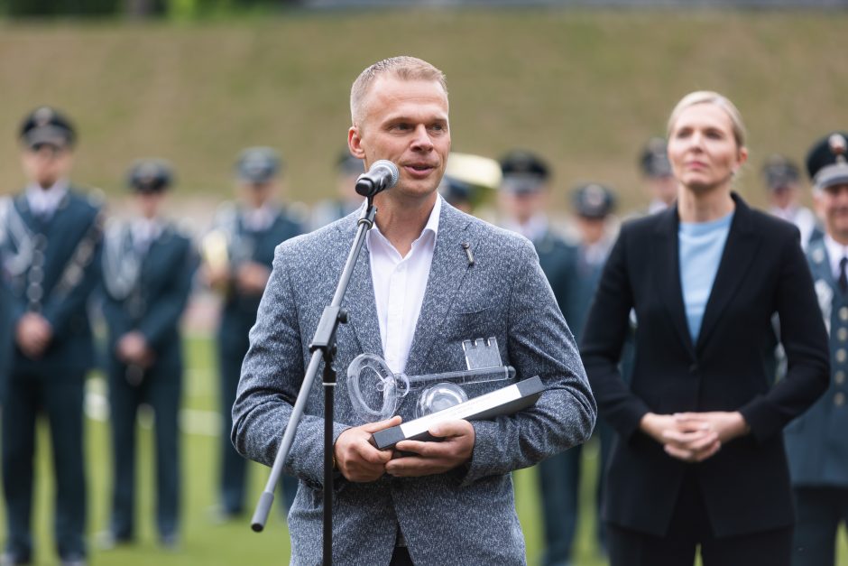 Sostinės Kalnų parke atidarytas Lietuvos policijos atnaujintas stadionas