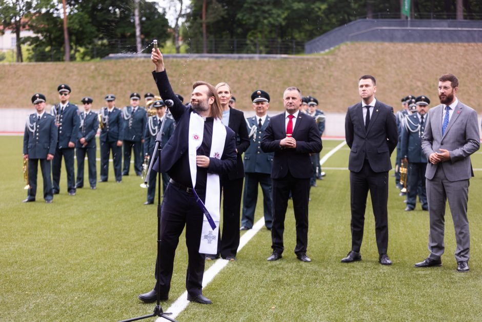 Sostinės Kalnų parke atidarytas Lietuvos policijos atnaujintas stadionas