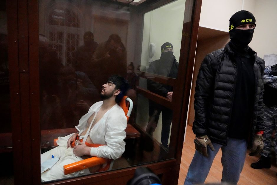 Dėl išpuolio Maskvos koncertų salėje suimti keturi įtariamieji