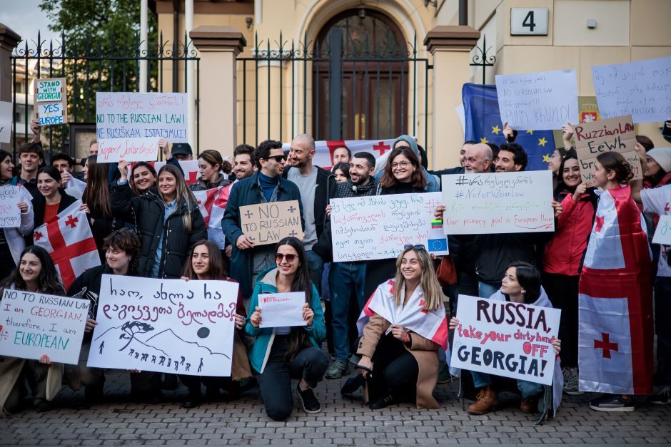 Vilniuje surengtas protestas prieš Sakartvele svarstomą „užsienio agentų“ įstatymą