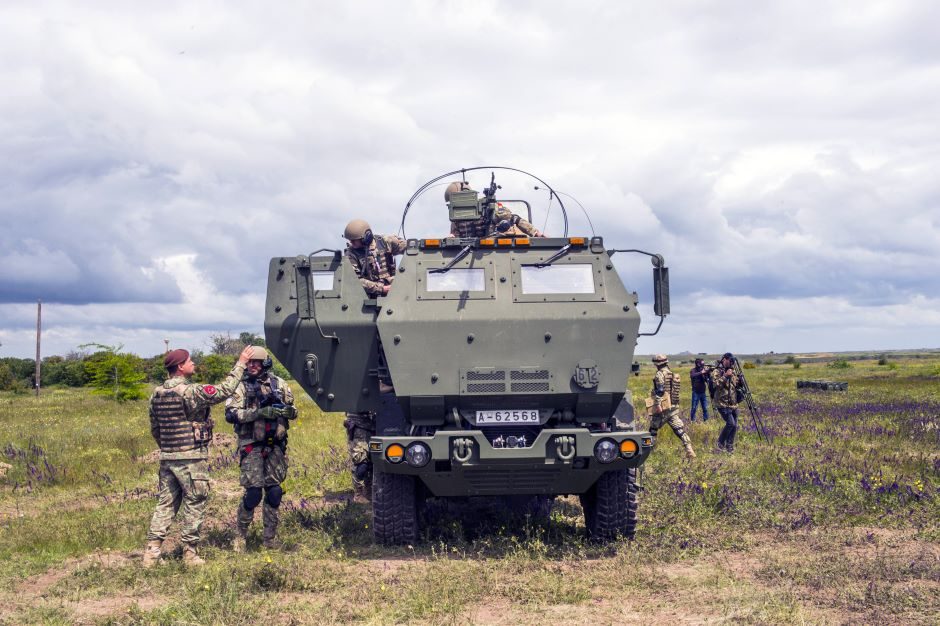 Baltieji rūmai vis dar nepritaria, kad Ukraina JAV ginklais atakuotų Rusiją