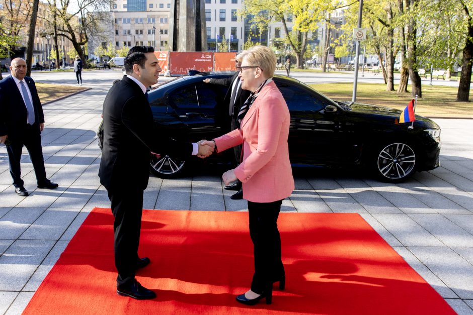 I. Šimonytė su Armėnijos parlamento vadovu aptarė glaudesnius santykius su ES