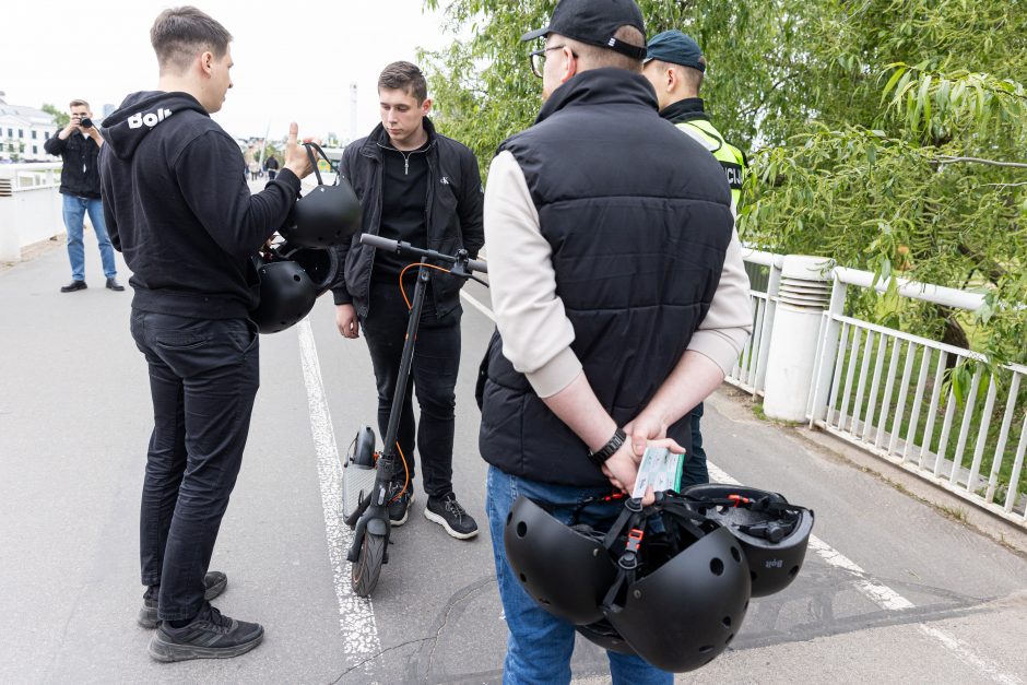 Policija su paspirtukų nuomotojais Vilniuje rengia reidą