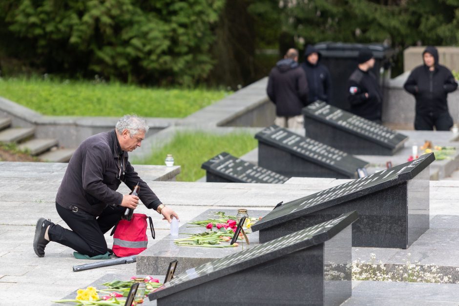 Antakalnio kapinėse – Gegužės 9-oji: „šūdasklaidos“ atstovai, ieškokite informacijos kitur