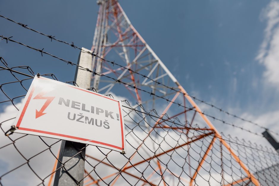 Vilniuje ant mobiliojo ryšio bokšto protestavęs vyras atsidūrė medikų rankose