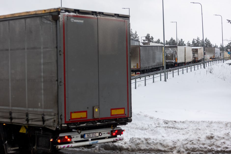 Blogos eismo sąlygos kiša koją: dalyje Vilniaus Kirtimų gatvės uždaromas eismas