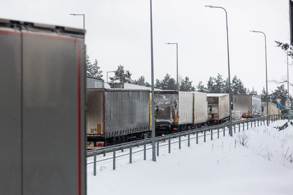 Blogos eismo sąlygos kiša koją: dalyje Vilniaus Kirtimų gatvės uždaromas eismas