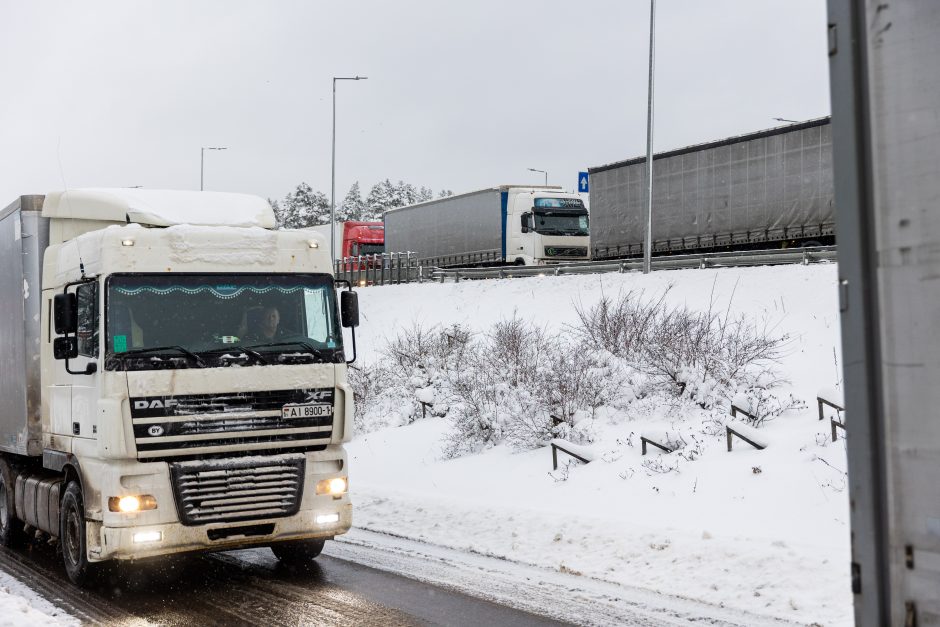 Blogos eismo sąlygos kiša koją: dalyje Vilniaus Kirtimų gatvės uždaromas eismas