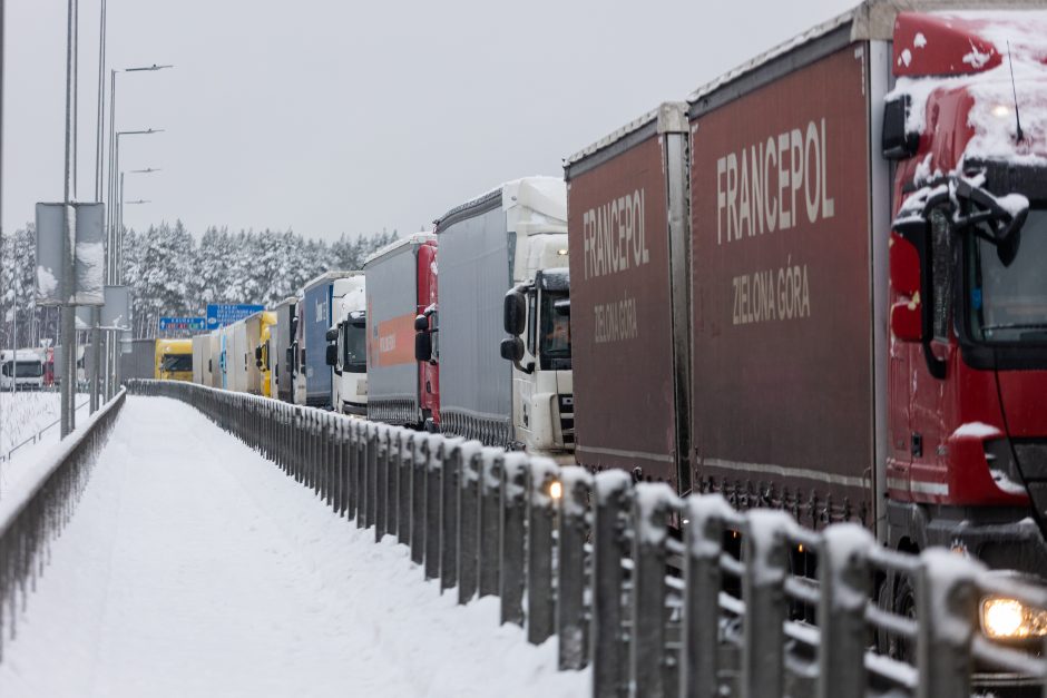 Blogos eismo sąlygos kiša koją: dalyje Vilniaus Kirtimų gatvės uždaromas eismas