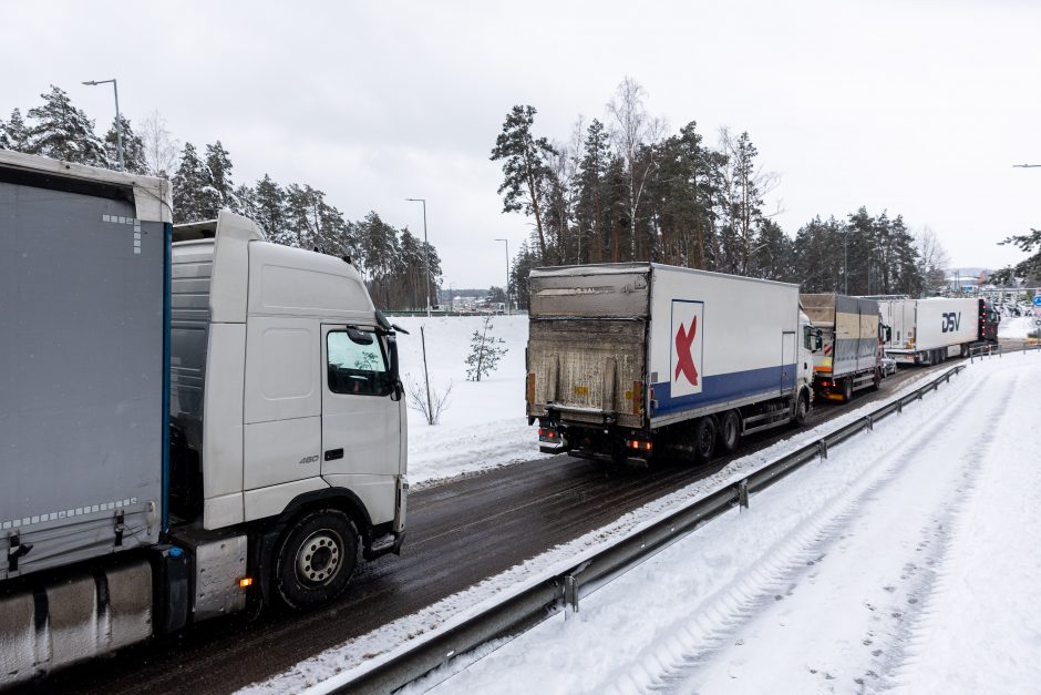 Blogos eismo sąlygos kiša koją: dalyje Vilniaus Kirtimų gatvės uždaromas eismas