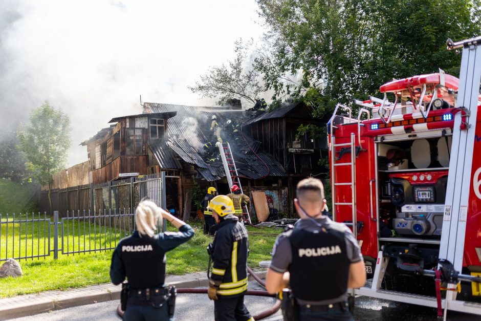 Joninių savaitgalį per gaisrus degė namai, garažai: nukentėjo trys žmonės