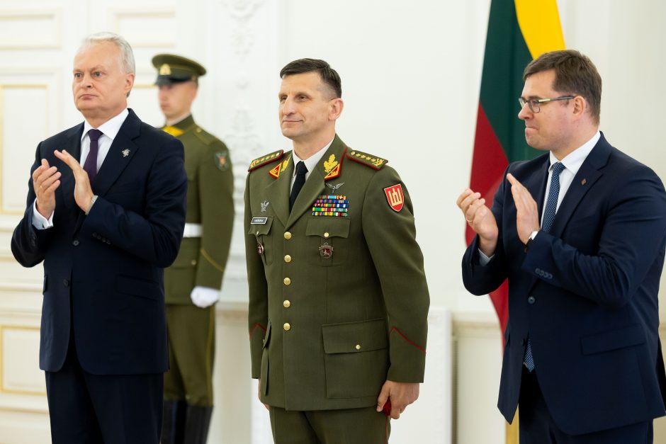 Vilniaus Katedros aikštėje prisiekė naujasis kariuomenės vadas R. Vaikšnoras
