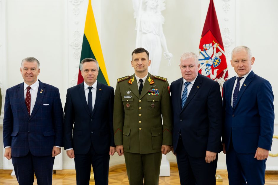 Vilniaus Katedros aikštėje prisiekė naujasis kariuomenės vadas R. Vaikšnoras