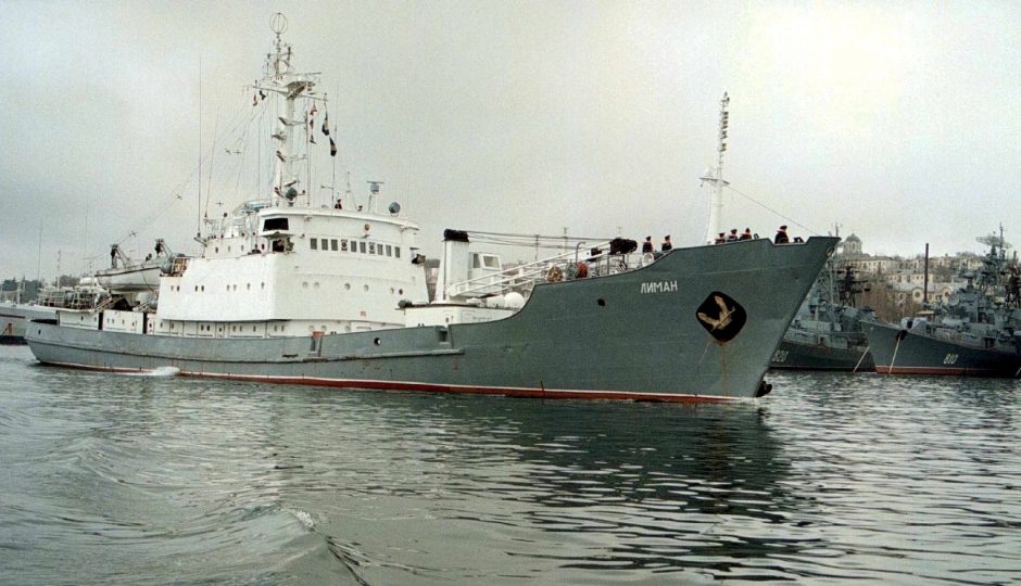 Juodojoje jūroje budi du Rusijos kariniai laivai