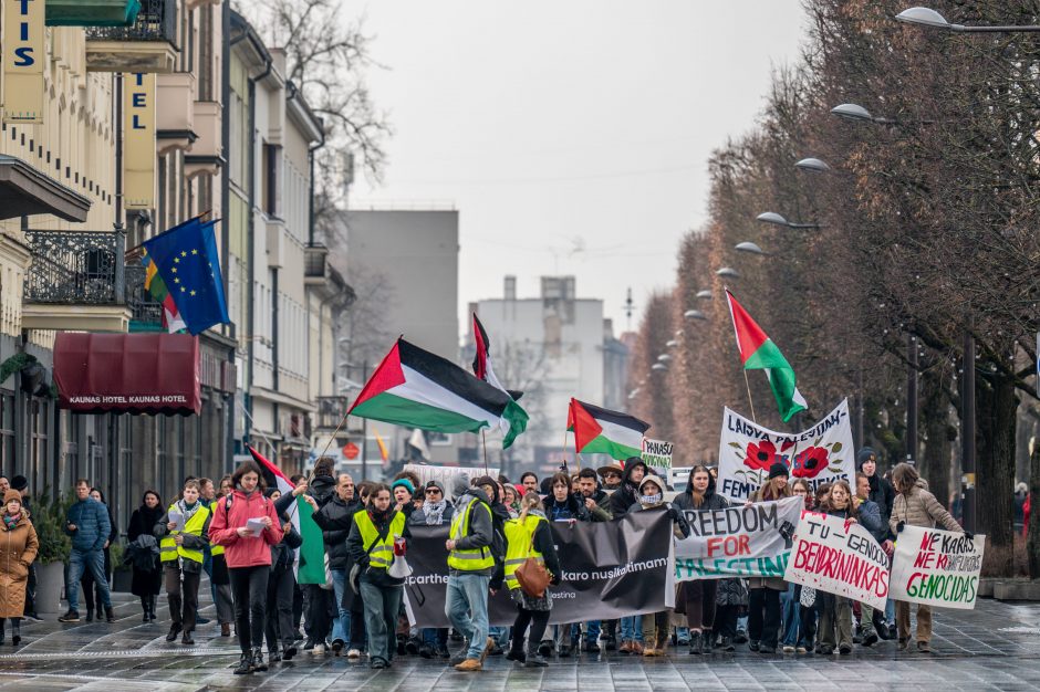 Kaune pražygiavo eitynės „Laisvė Palestinai“: nuo provokacijų saugojo pareigūnai