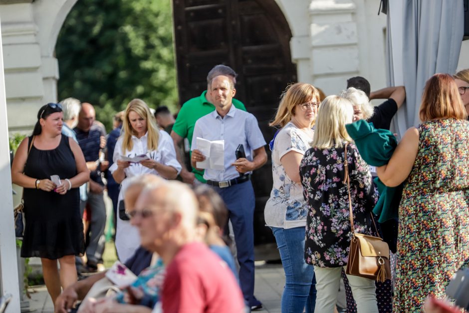 Pažaislio liepų alėjoje nuskambėjo I. Valinskienės koncertas