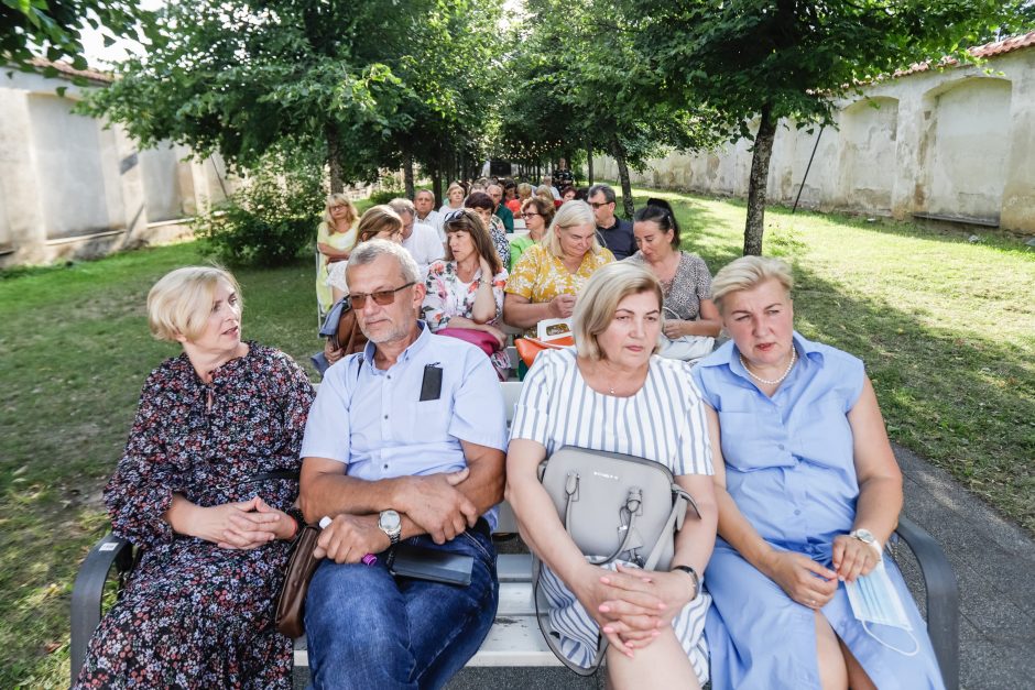 Pažaislio liepų alėjoje nuskambėjo I. Valinskienės koncertas