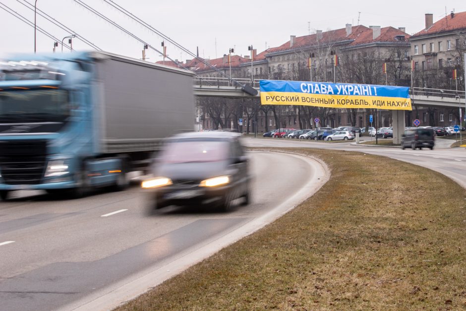 Ukrainą palaikantys plakatai – jau ir miesto centre