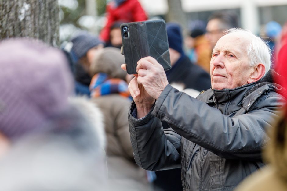 Studentų skvere – duoklė „ė“ raidei: atidengta skulptūra