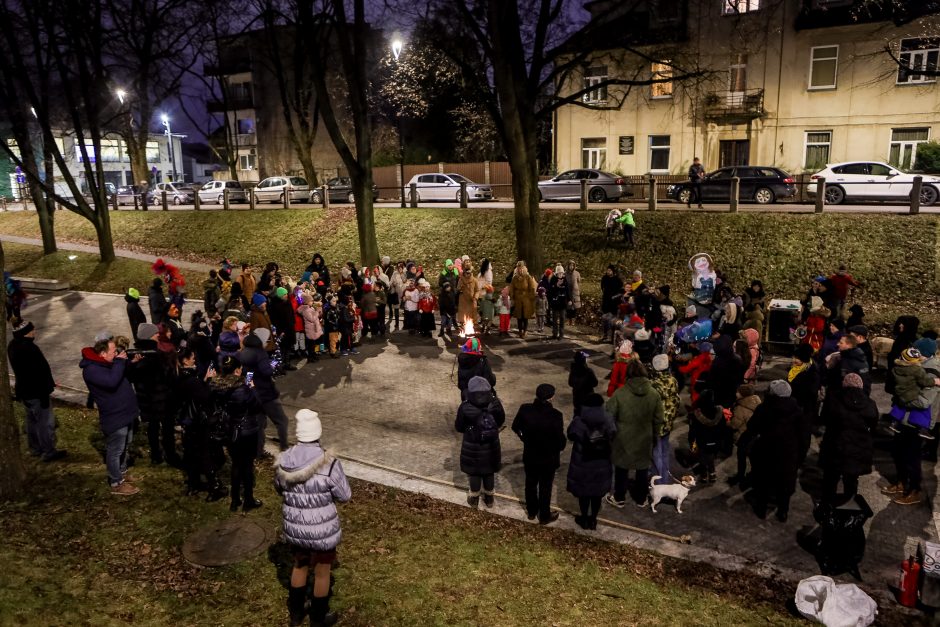 Kauniečiai žiemą iš kiemo varė ant Kauko laiptų