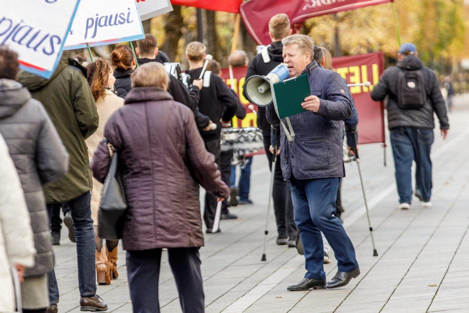 Kaune surengtas mitingas prieš skurdą: „Bankai lupikauja – jaunimas vergauja“