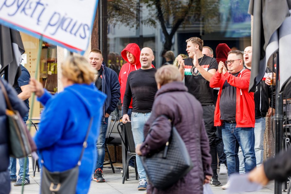 Kaune surengtas mitingas prieš skurdą: „Bankai lupikauja – jaunimas vergauja“