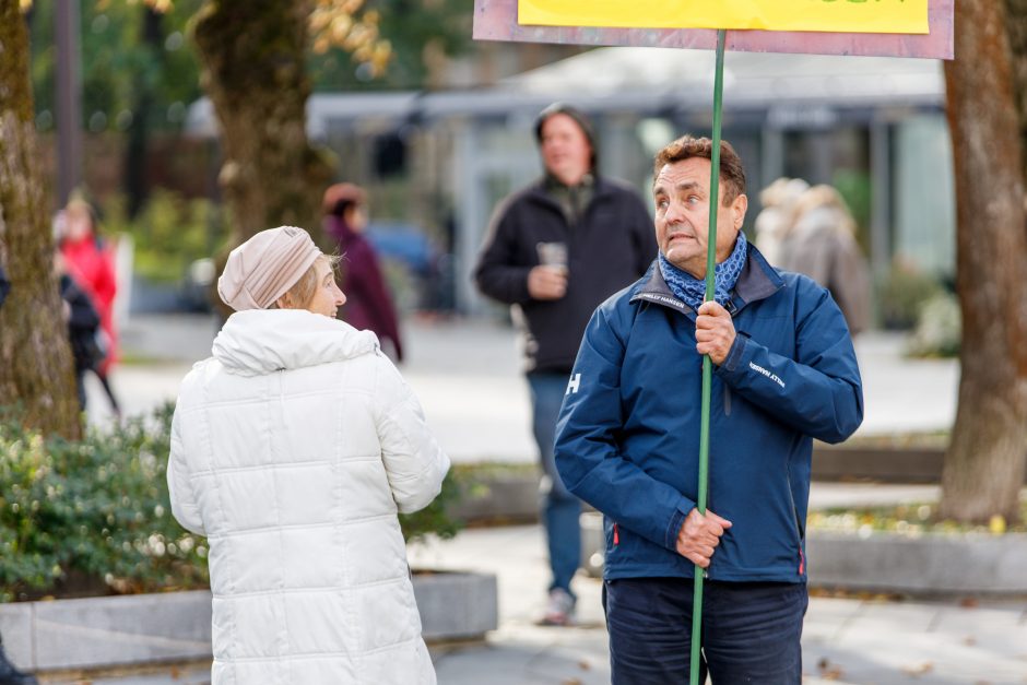 Kaune surengtas mitingas prieš skurdą: „Bankai lupikauja – jaunimas vergauja“