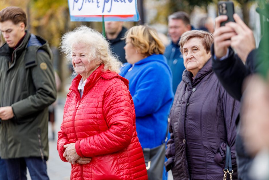 Kaune surengtas mitingas prieš skurdą: „Bankai lupikauja – jaunimas vergauja“