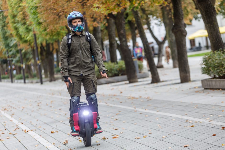 Laisvės alėjos „skrajūnams“ – paskutinis įspėjimas: dviračių tako čia nėra