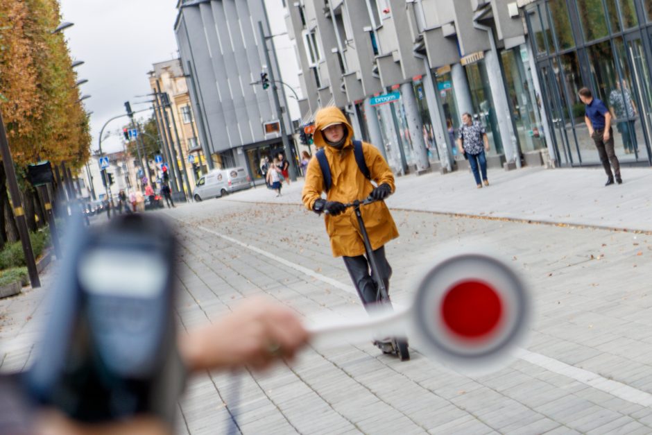 Laisvės alėjos „skrajūnams“ – paskutinis įspėjimas: dviračių tako čia nėra