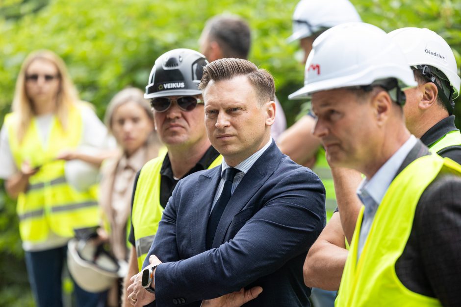 Pradedami sprogusio daugiabučio Viršuliškėse atstatymo darbai: žmonės į namus turėtų sugrįžti rudenį