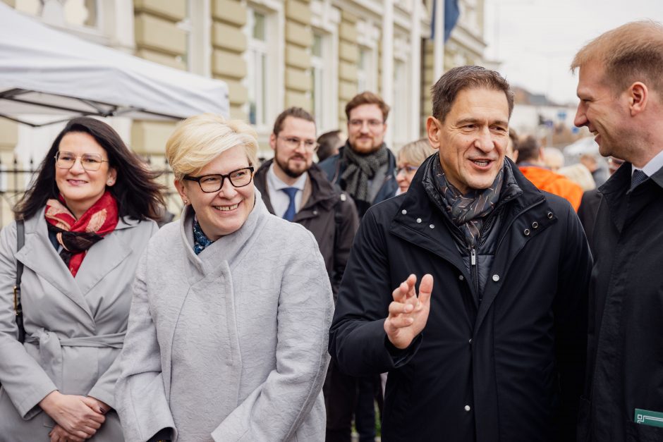 Vilniuje atidengtas simbolinis laikrodis, pradėsiantis skaičiuoti 100 dienų iki atsijungimo nuo BRELL