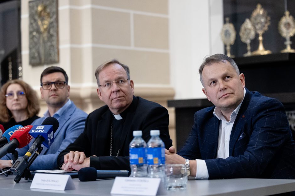 Vilniaus arkikatedros požemiuose atrasta slaptavietė su laidojimo karūnomis