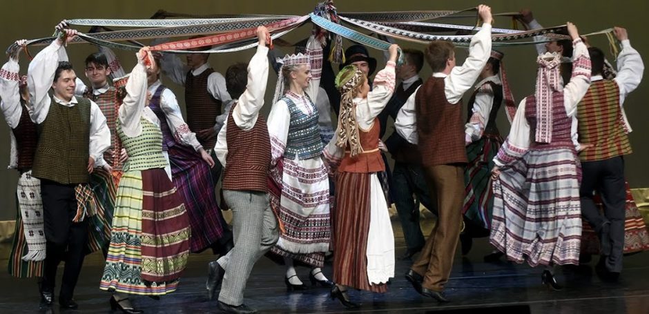 Klaipėdoje viešės išeivijos lietuvių šokių kolektyvai