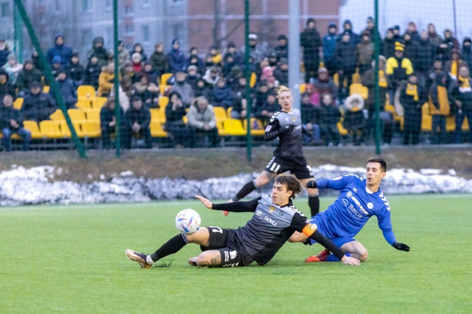 Futbolas: svetimose aikštėse – skirtingi rezultatai