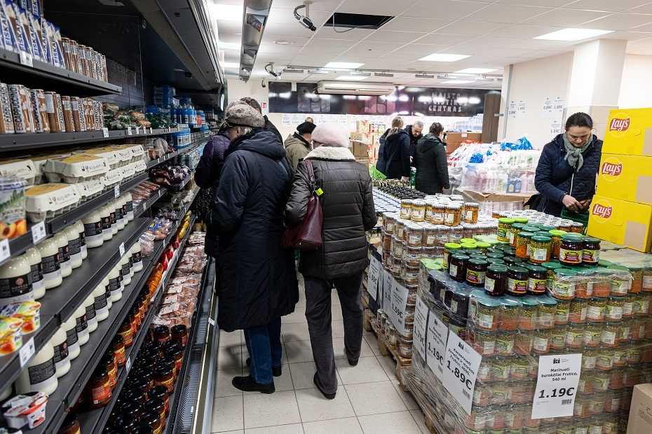 Prekybos tinklų atstovai: vis daugiau žmonių perka besibaigiančio galiojimo maisto produktus