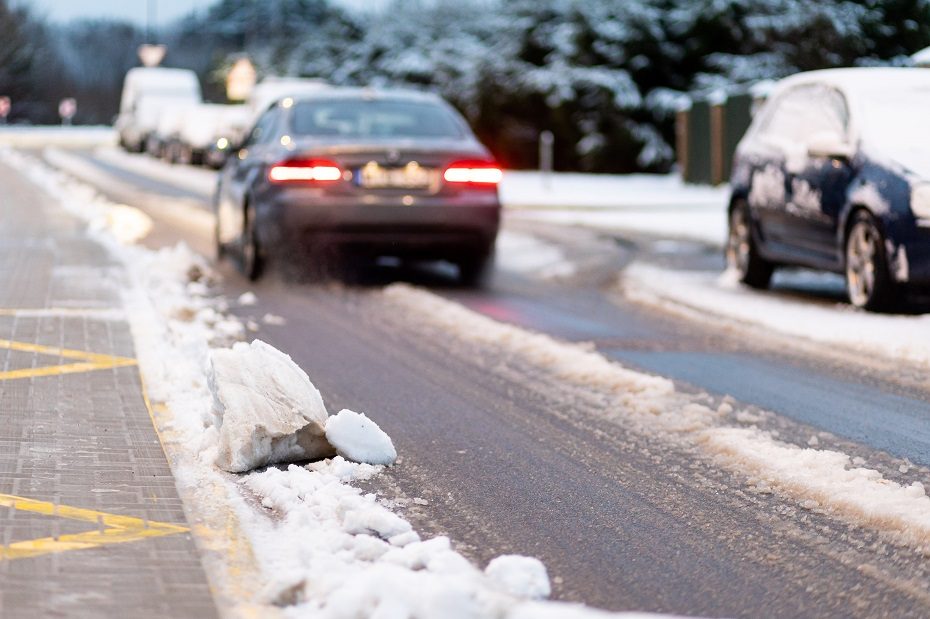 Kelininkai įspėja: naktį eismo sąlygas sunkins snygis, rūkas ir plikledis