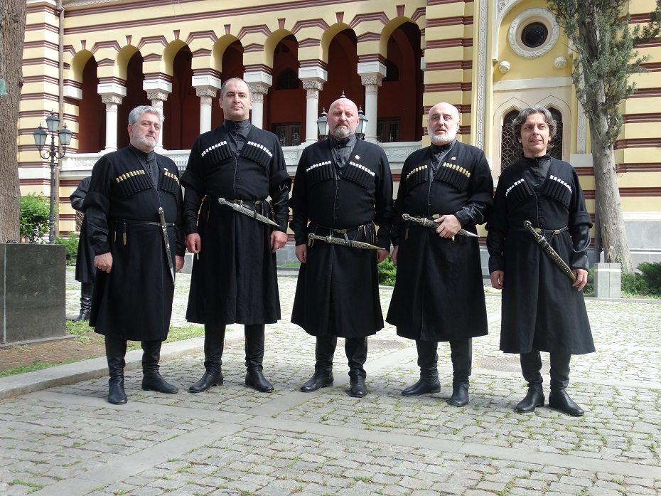 Ansamblis „Suliko“ grįžta į Lietuvą: geriausios lauktuvės iš jūsų šalies – juoda duona