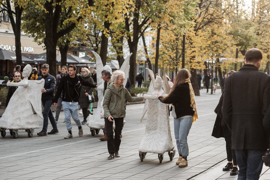 Angelų procesija pradėtas Istorijų festivalis dovanojo Kaunui namų jausmą