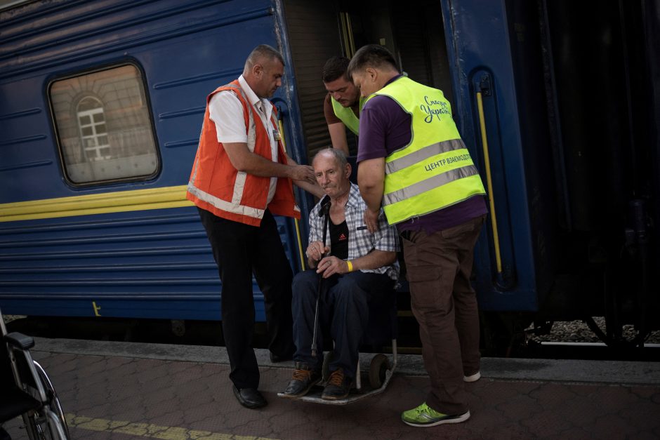 Ukraina bando atsikovoti teritorijas pietuose, sukaustydama Rusijos pajėgas