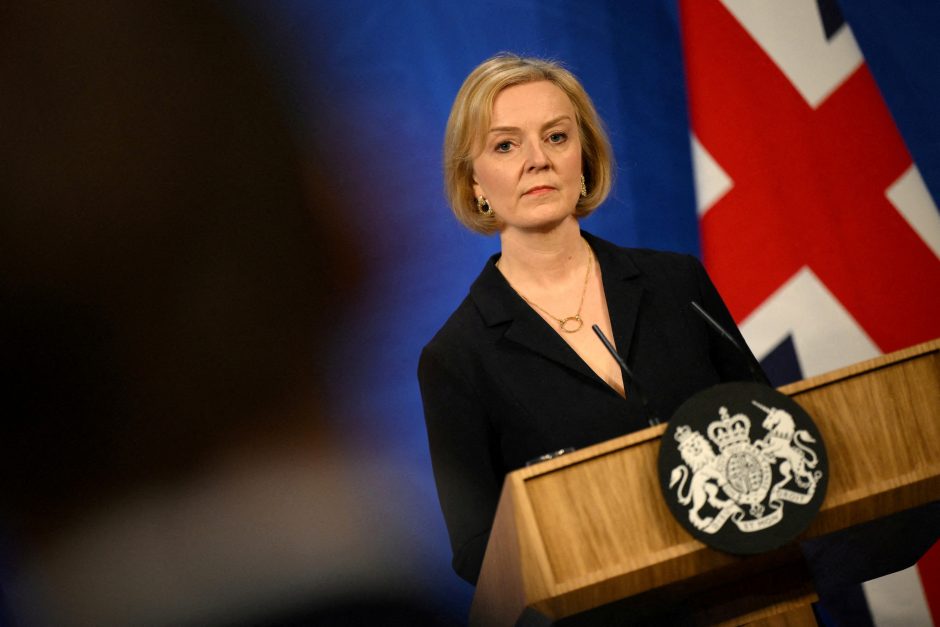 Kas galėtų pakeisti kritikos ugnyje atsidūrusią JK premjerę Liz Truss?