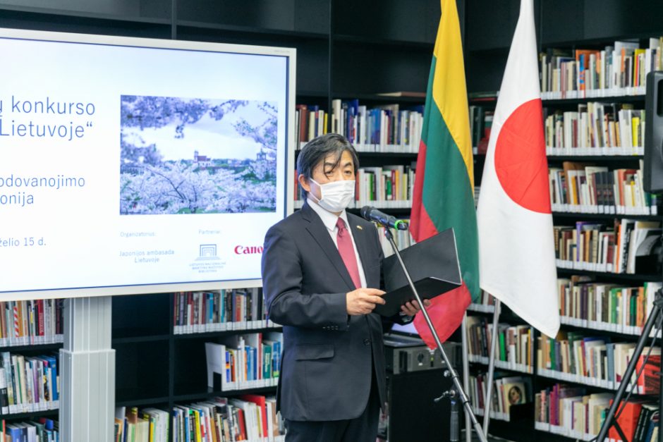 Nacionalinėje Martyno Mažvydo bibliotekoje atidaryta fotografijų paroda „Sakuros Lietuvoje“