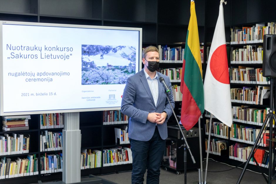 Nacionalinėje Martyno Mažvydo bibliotekoje atidaryta fotografijų paroda „Sakuros Lietuvoje“