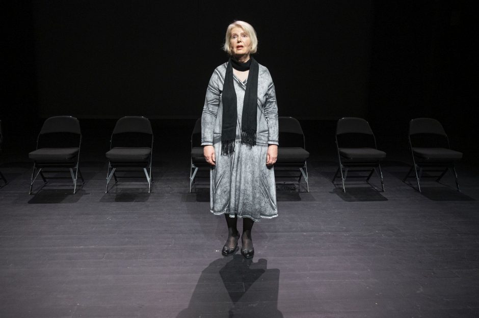 Įvyko O. Koršunovo spektaklio premjera pagal Ukrainos moterų pasakojimus 