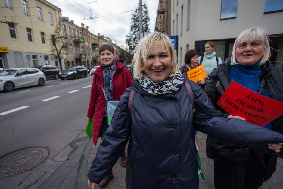 Mokytojų profsąjungai paskelbus streiko pertrauką, streikuojančiųjų banga slūgsta