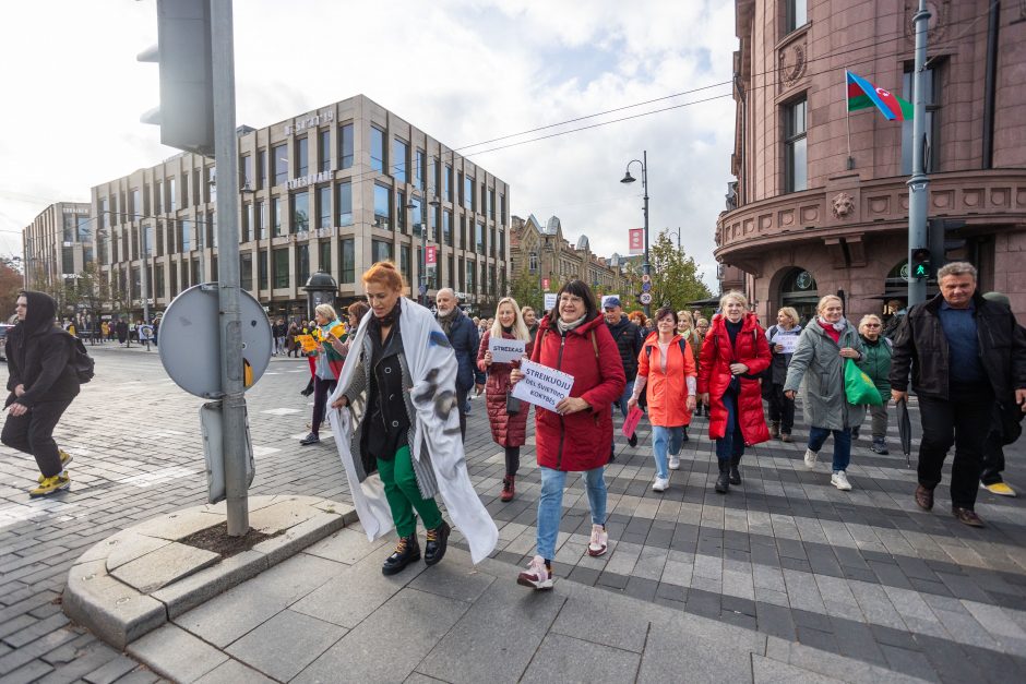 Mokytojų profsąjungai paskelbus streiko pertrauką, streikuojančiųjų banga slūgsta