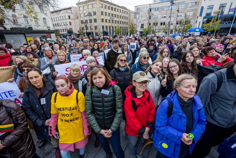 Mokytojų profsąjungai paskelbus streiko pertrauką, streikuojančiųjų banga slūgsta