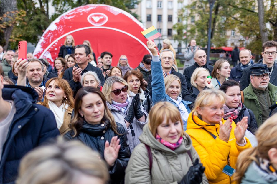 Mokytojų profsąjungai paskelbus streiko pertrauką, streikuojančiųjų banga slūgsta